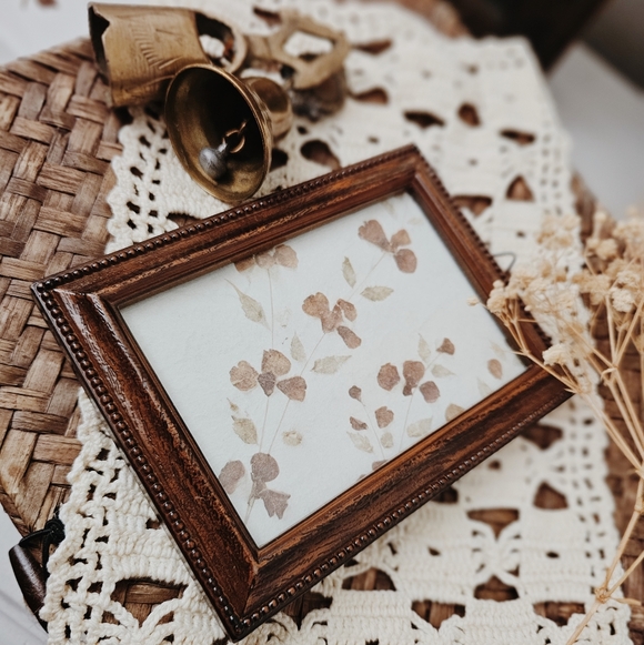 Small Vintage Inspired Floral Pattern with Faux Wood Frame - Picture 3 of 4